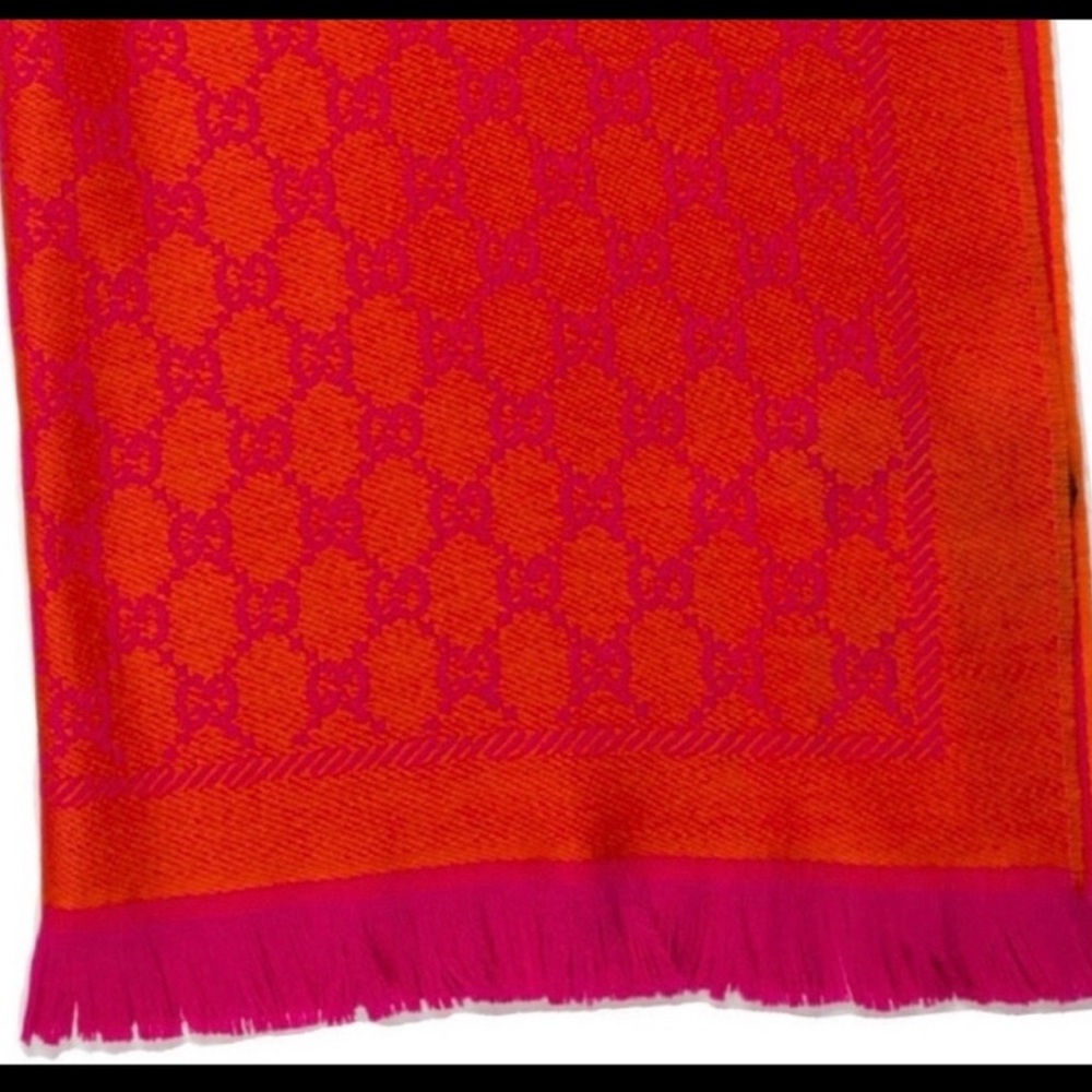 GUCCI PINK/ ORANGE 100% LANA- WOOL “MONOGRAM GG JACQUARD SCARF / WRAP - Picture 3 of 4